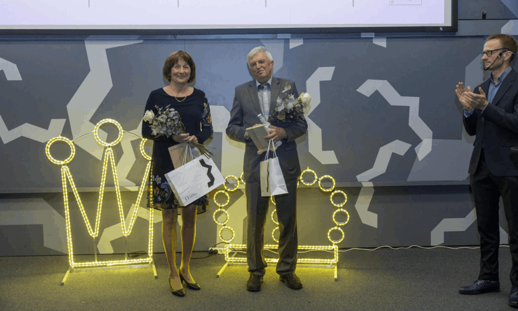 96A9B755-B2FF-4F0E-80C0-57B02FD9545F